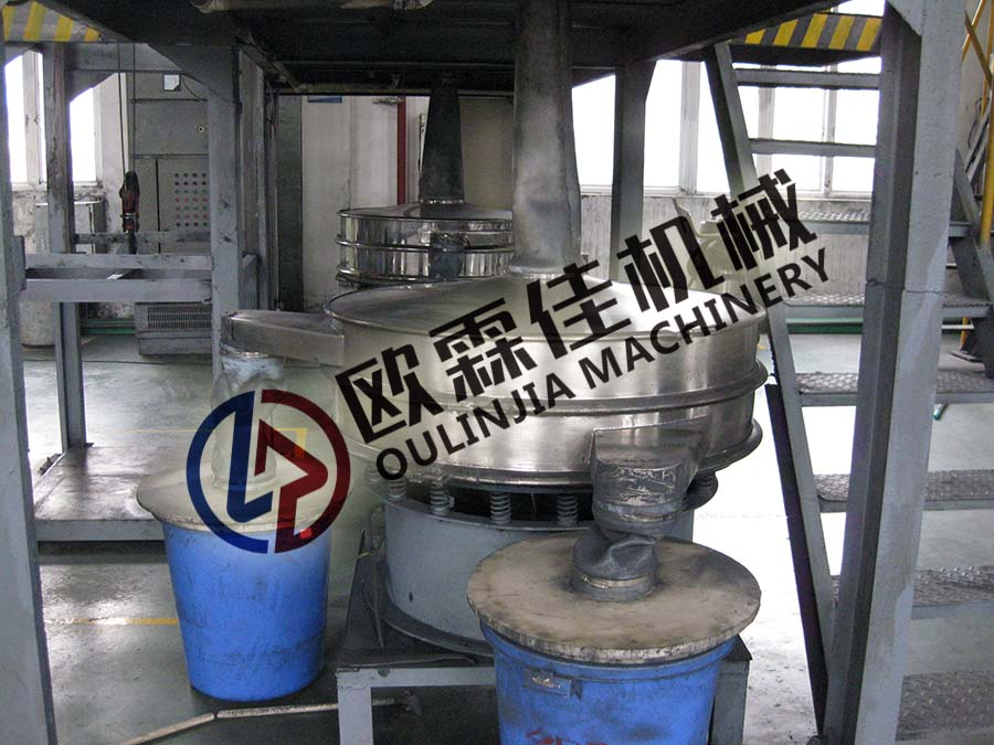 化工原料三次元旋振篩篩分現(xiàn)場