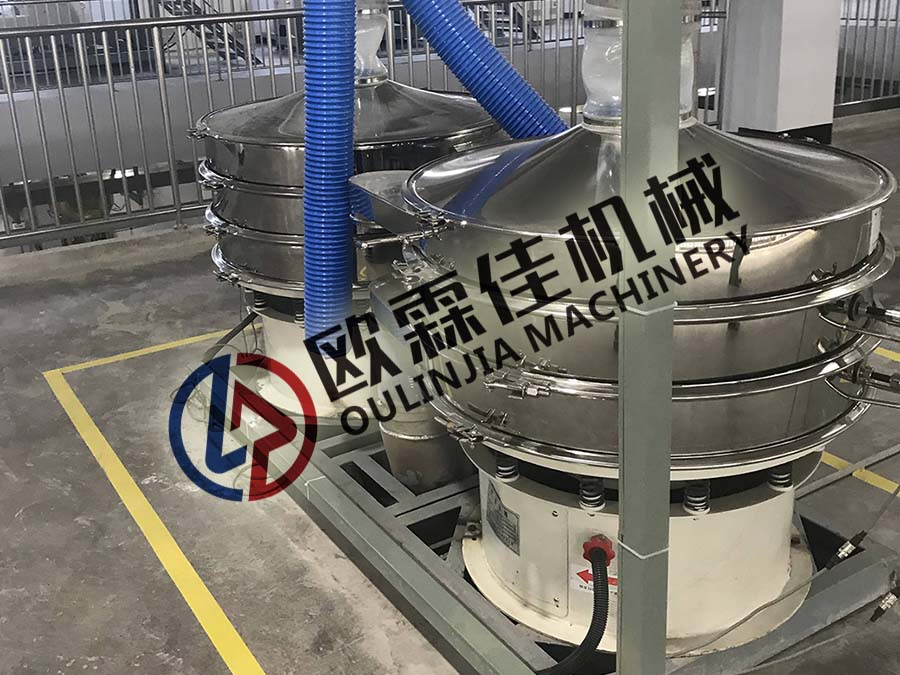 鋰電材料振動篩篩分現(xiàn)場